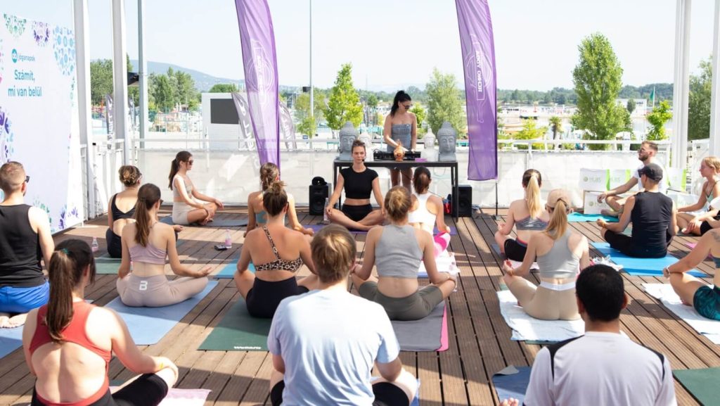 techno-yoga-outdoor